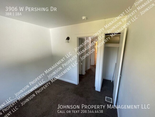 Building Photo - 3906 Pershing Dr