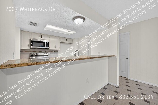 Building Photo - 2007 Whiteback Dr
