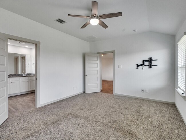 Building Photo - 10627 Great Basin Dr
