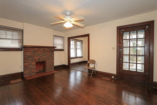 Building Photo - Sycamore Twp - Charming 2 bed 1 bath bungalow