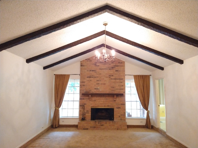 Building Photo - 1541 Maplewood Dr