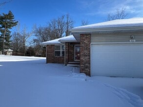 Building Photo - Duplex in Ozark!