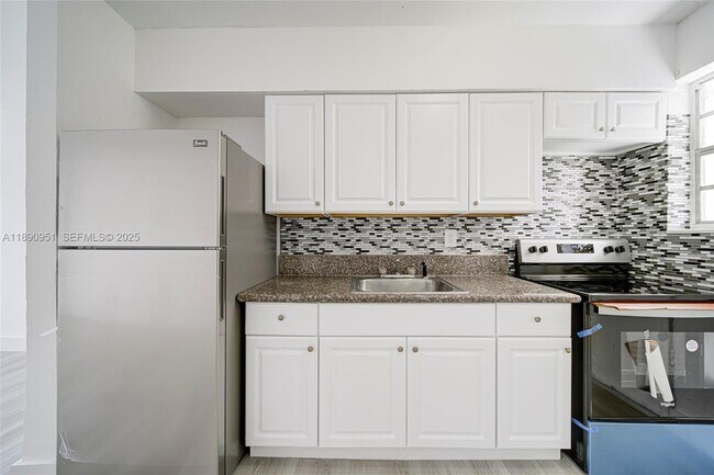 Building Photo - 6735 NW 2nd Ct