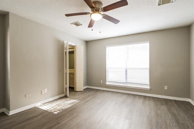 Building Photo - 1607 Bodart Cir