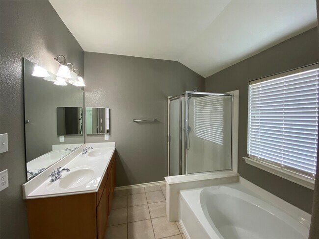 Building Photo - 6323 Bennington Springs Dr