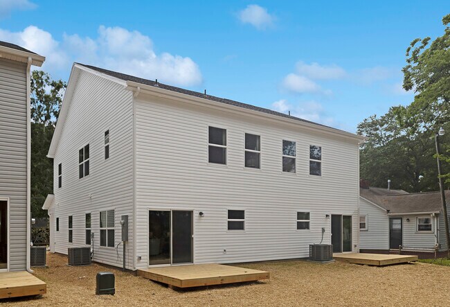 Building Photo - 2314 Rebecca Ave