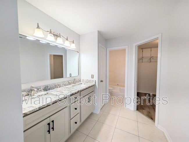 Building Photo - 28 Easton St