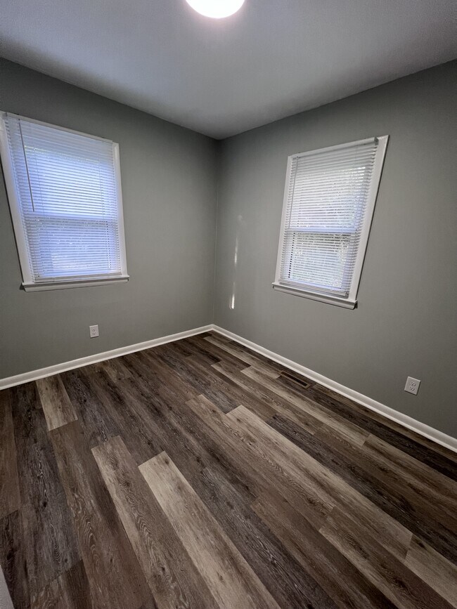 Building Photo - 2308 Pine Way