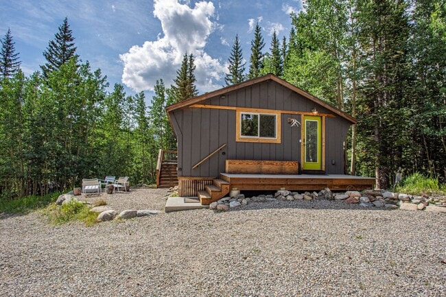 Building Photo - Adorable Mountain Cabin available for a Wi...