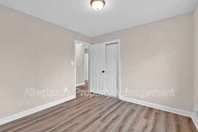 Building Photo - 2215 Lida Ct