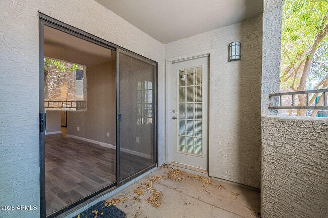 Building Photo - 2025 E Campbell Ave