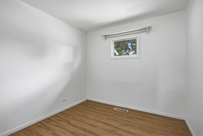 Building Photo - 1023 Highland Ave
