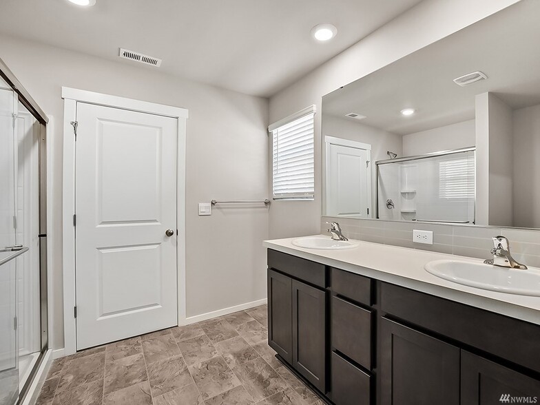 Primary dual sink vanity - 5746 Waverly Rd SW