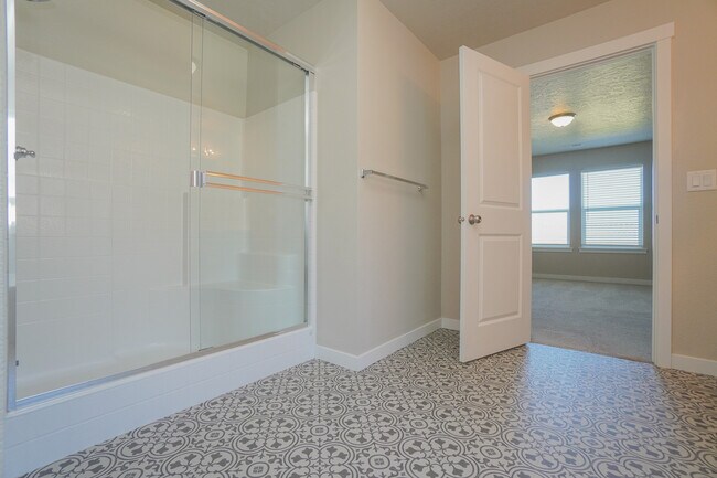 Building Photo - 3067 N Greengate Wy