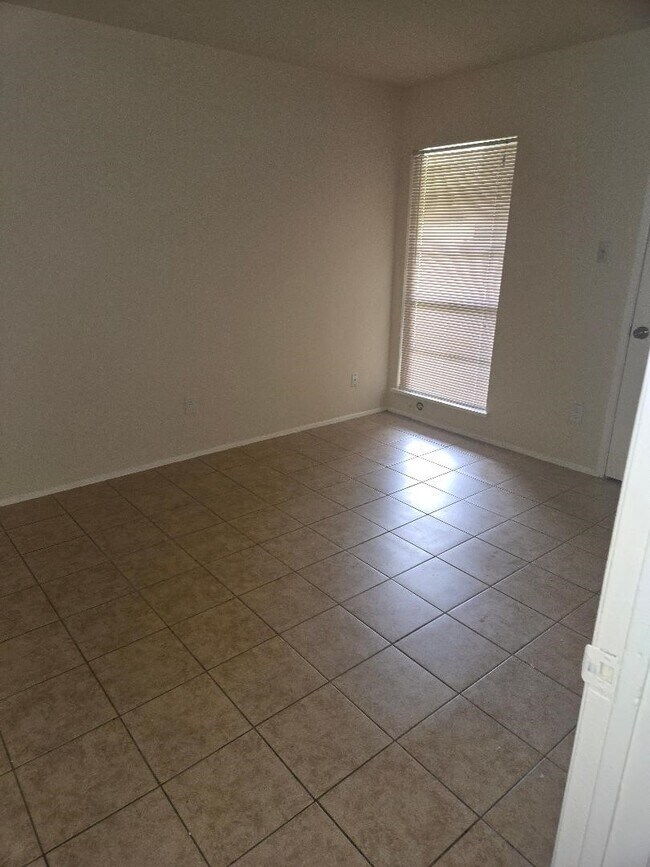 Building Photo - 15803 Munson Ln