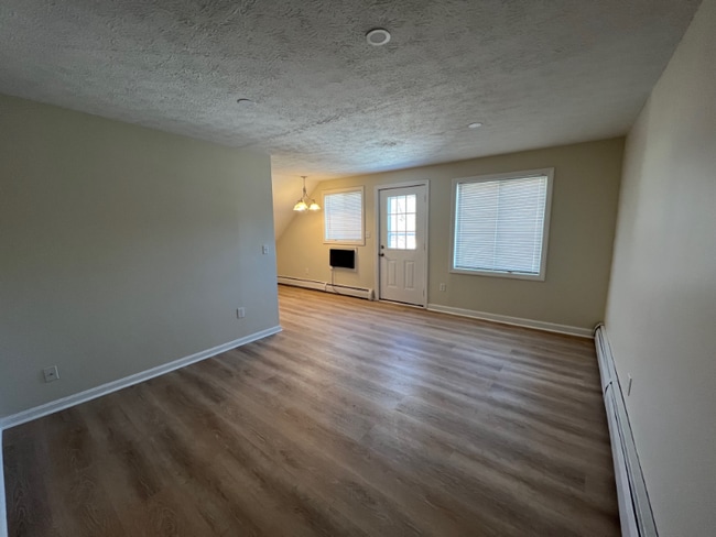 Building Photo - 891 Mammoth Rd