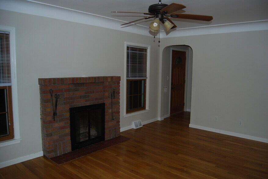 Living Room w/Fireplace - 2923 Arthur St NE