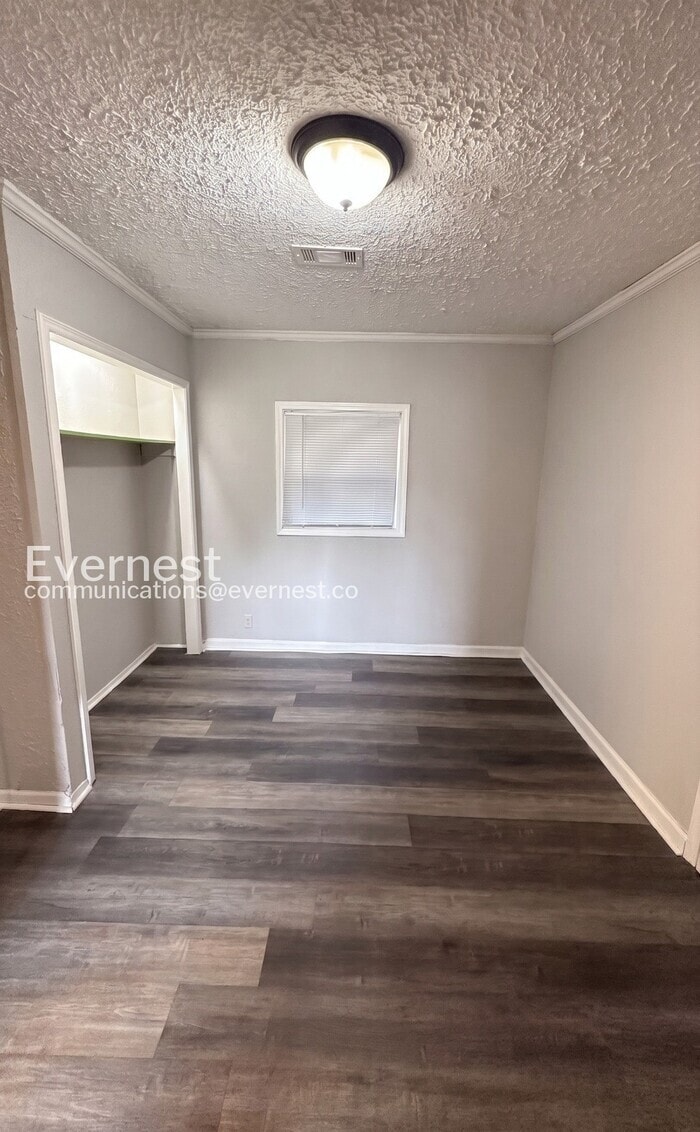 Building Photo - 596 Crestmont Ct
