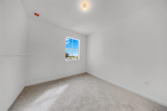 Building Photo - 2448 SE 27th Terrace