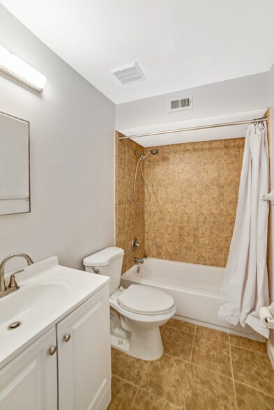 Building Photo - 4307 SW 70th Ter