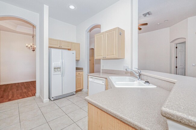 Building Photo - Emerson Square 4 Bedroom Home