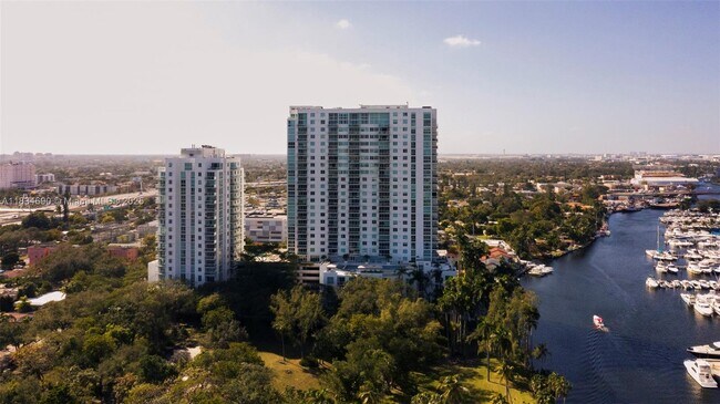Building Photo - 1861 NW S River Dr