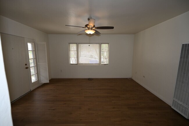 Building Photo - 1609diam
