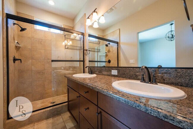 Building Photo - Copper Eastside Home, 2BR/2BA, CUSD, Gated...
