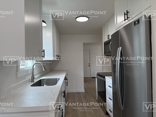 Building Photo - 1335 Dousman St