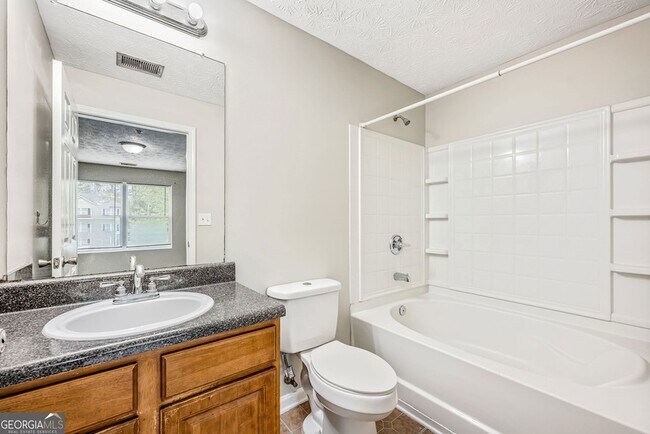 Building Photo - 13202 Fairington Ridge Cir
