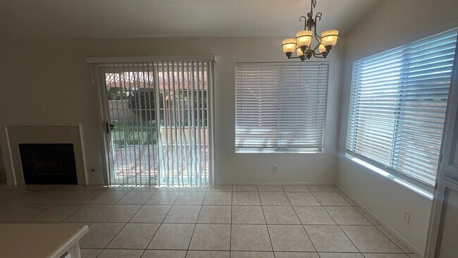 Building Photo - Single Story Rosamond home