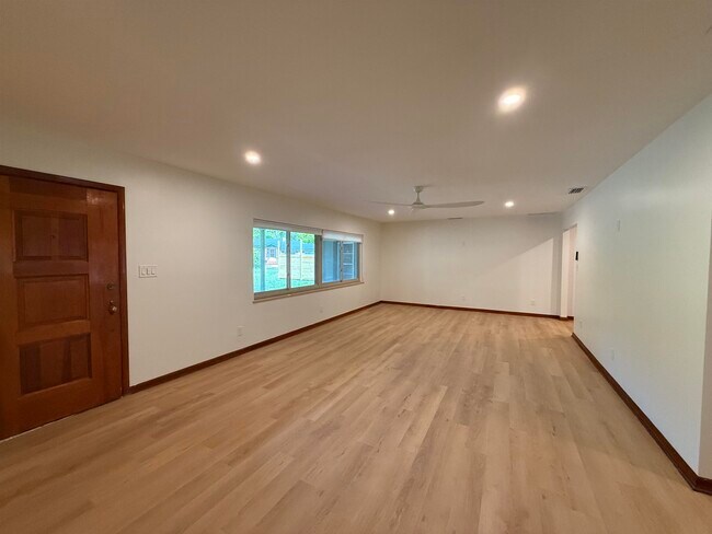 Building Photo - 378 El Rey Ave