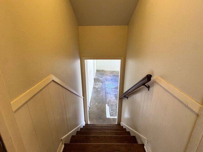 Building Photo - 2810 Roanoke Ln