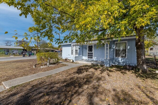 Building Photo - 875 Plainview Dr