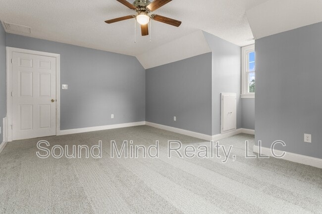 Building Photo - 933 Beechwood Dr