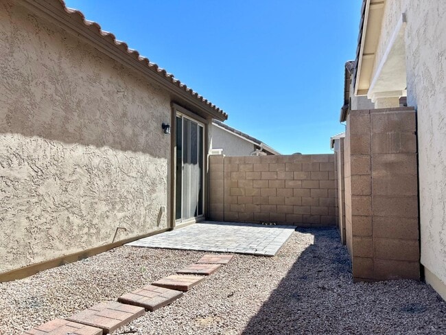 Building Photo - 152 N 56th Pl