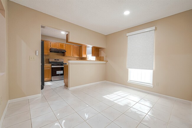 Building Photo - 3231 E Heatherock Cir