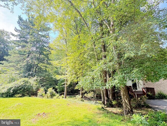 Building Photo - 10612 Crossing Creek Rd