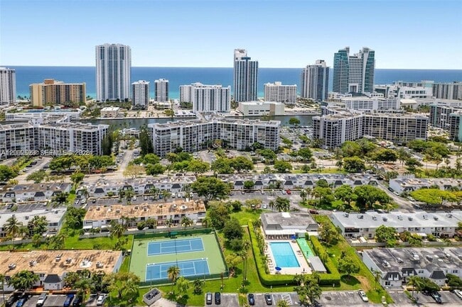 Building Photo - 903 NE 27th Ave