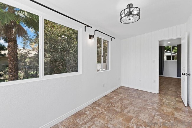 Building Photo - 10119 Grandview Dr