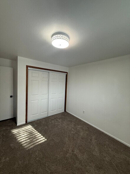 Building Photo - 2010 N Workland Ln