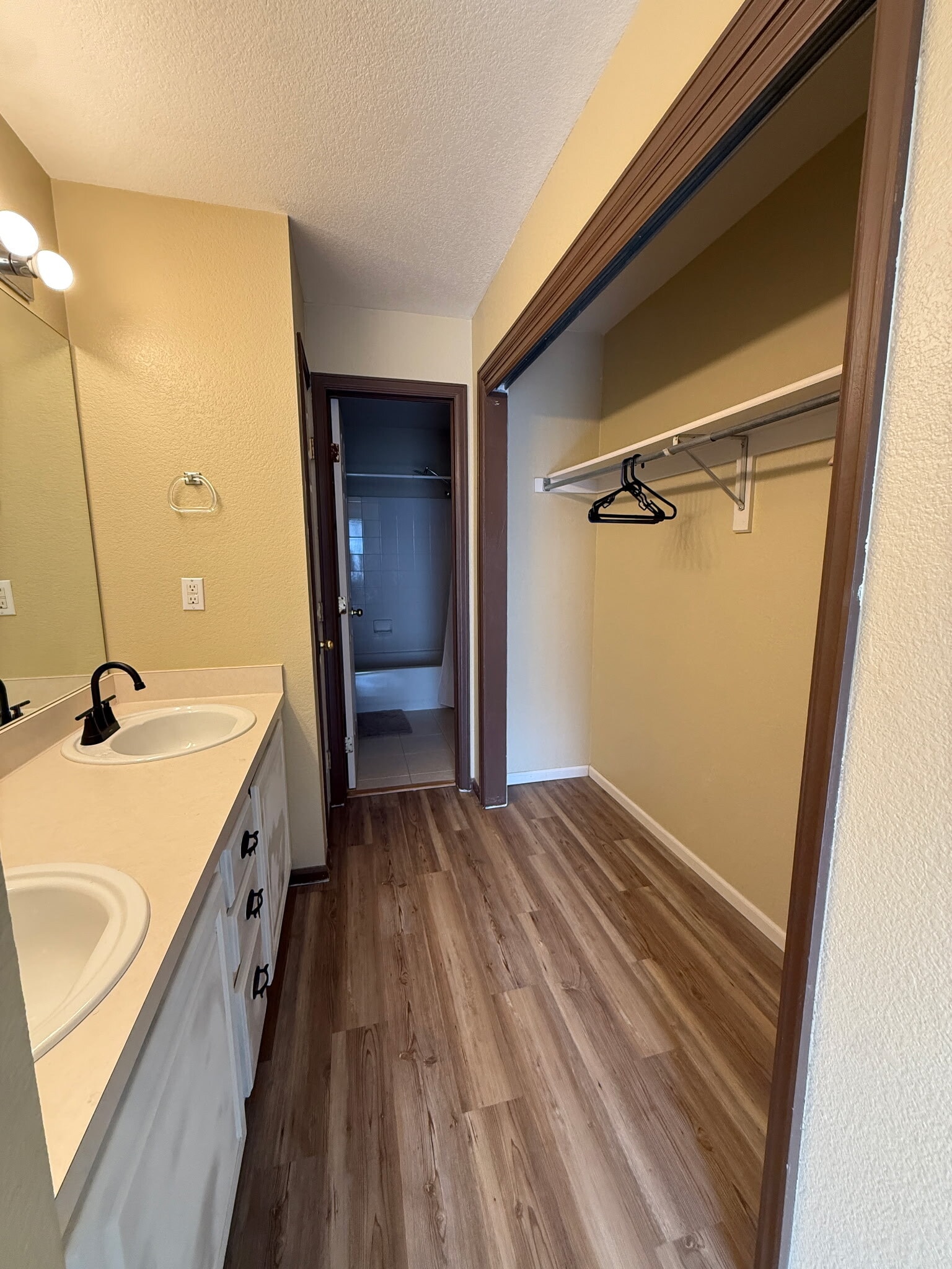 Building Photo - 2436 W 82nd Pl