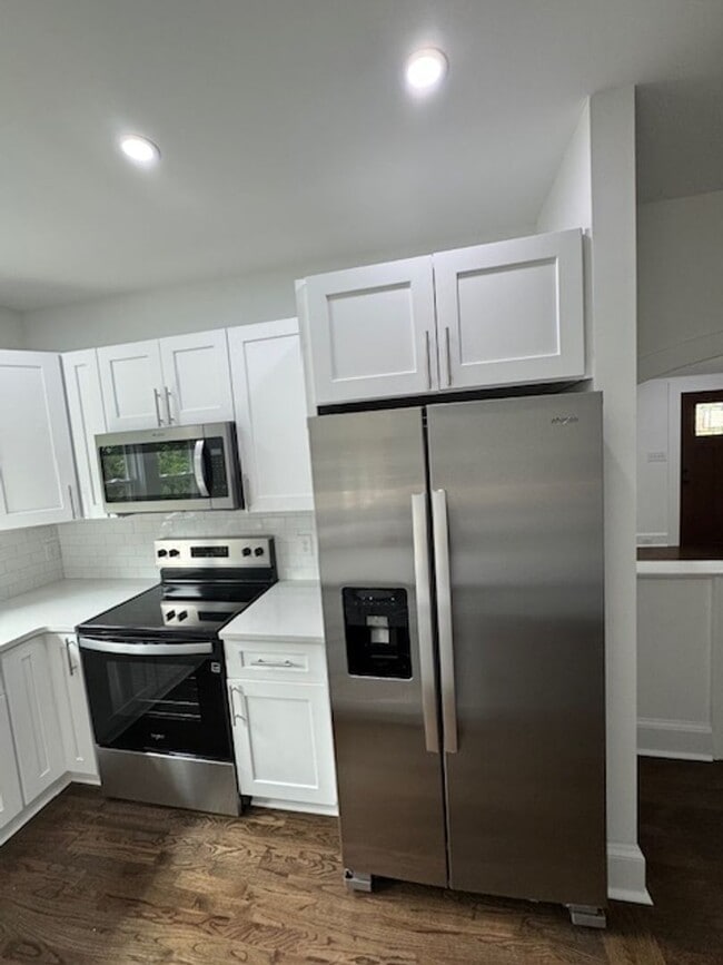 Building Photo - Renovated 3 Bedroom/2 Bath Home