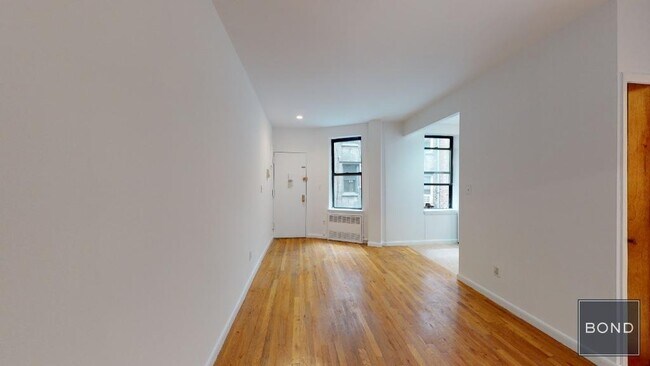 Building Photo - 417 E 65th St