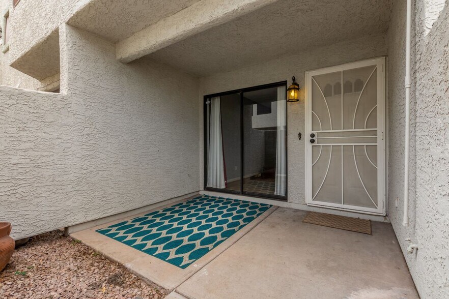 Building Photo - 850 S River Dr