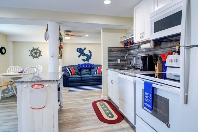 Building Photo - 1300 Eleventh Street-SI ID1023200P