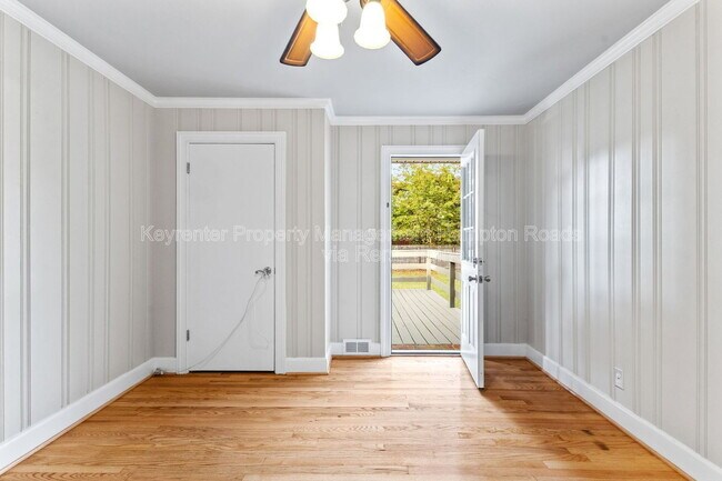 Building Photo - 4900 Briarwood Ln