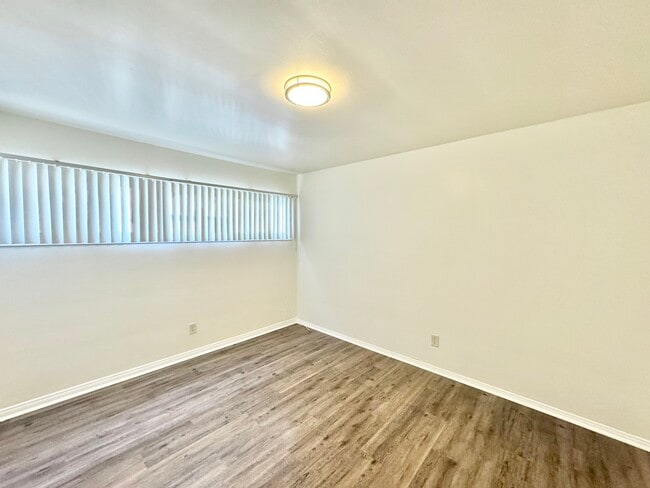 Building Photo - 131 1/2 Normandie Ave