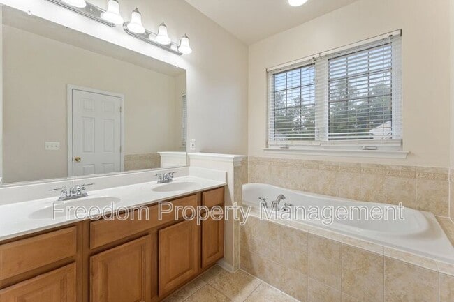 Building Photo - 9530 Walker Way