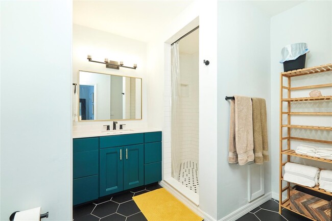 Building Photo - 580 73rd Ave N